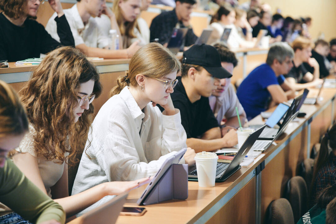 Студенты со всей России пройдут интенсив по компьютерным наукам от ВШЭ и «Яндекса» Иллюстрация к новости: Студенты со всей России пройдут интенсив по компьютерным наукам от ВШЭ и «Яндекса»