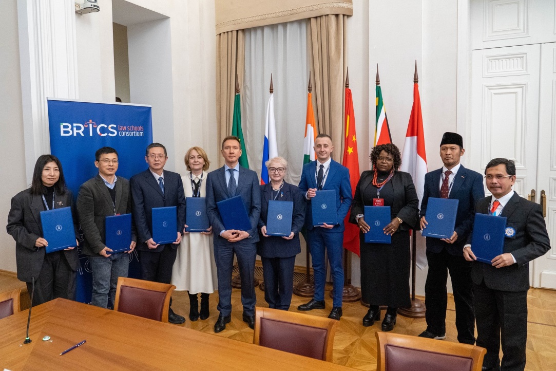 Иллюстрация к новости: «Национальные символы государств являются неотъемлемой частью культурного кода»